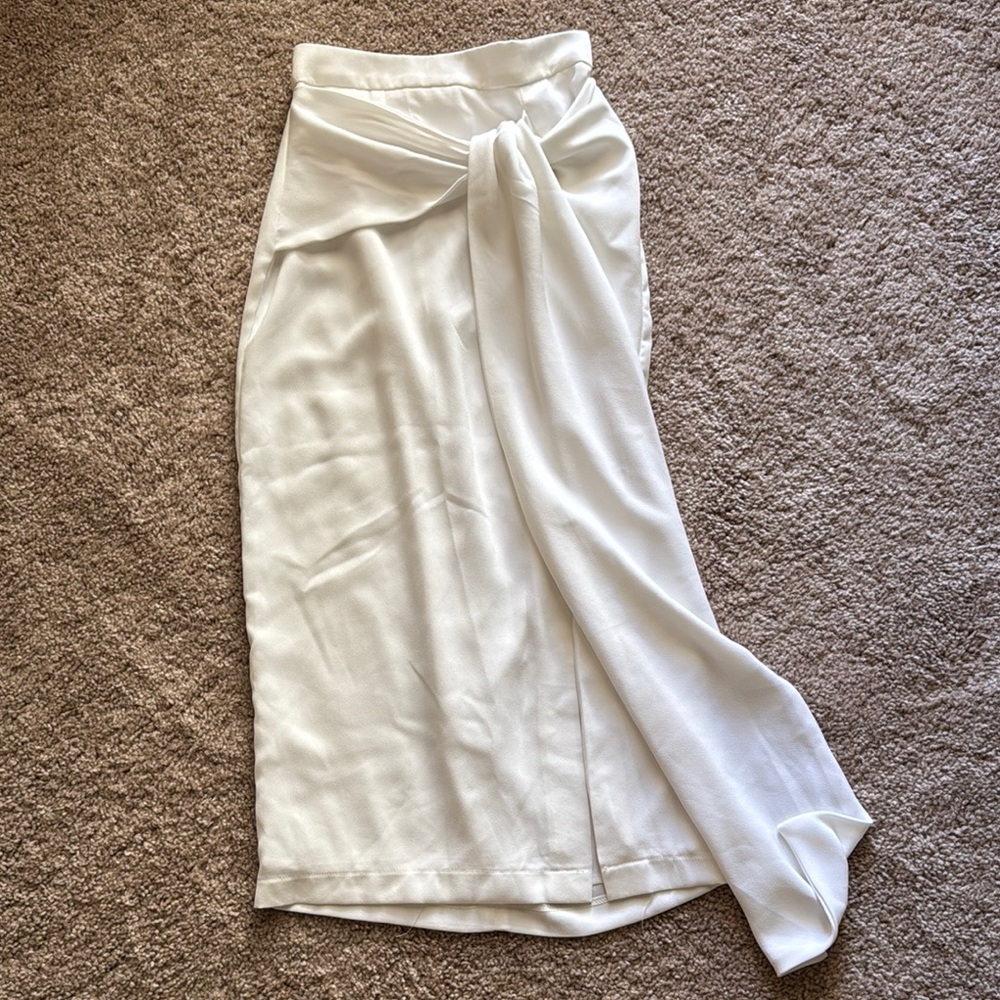Chic White Midi Skirt